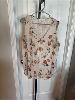 Rose & Olive Cream Floral V-Neck Sleeveless Blouse